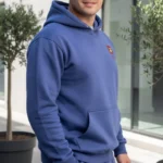 Fermeture éclair et capuche. Vêtements polaires 85 % coton, 15 % polyester.